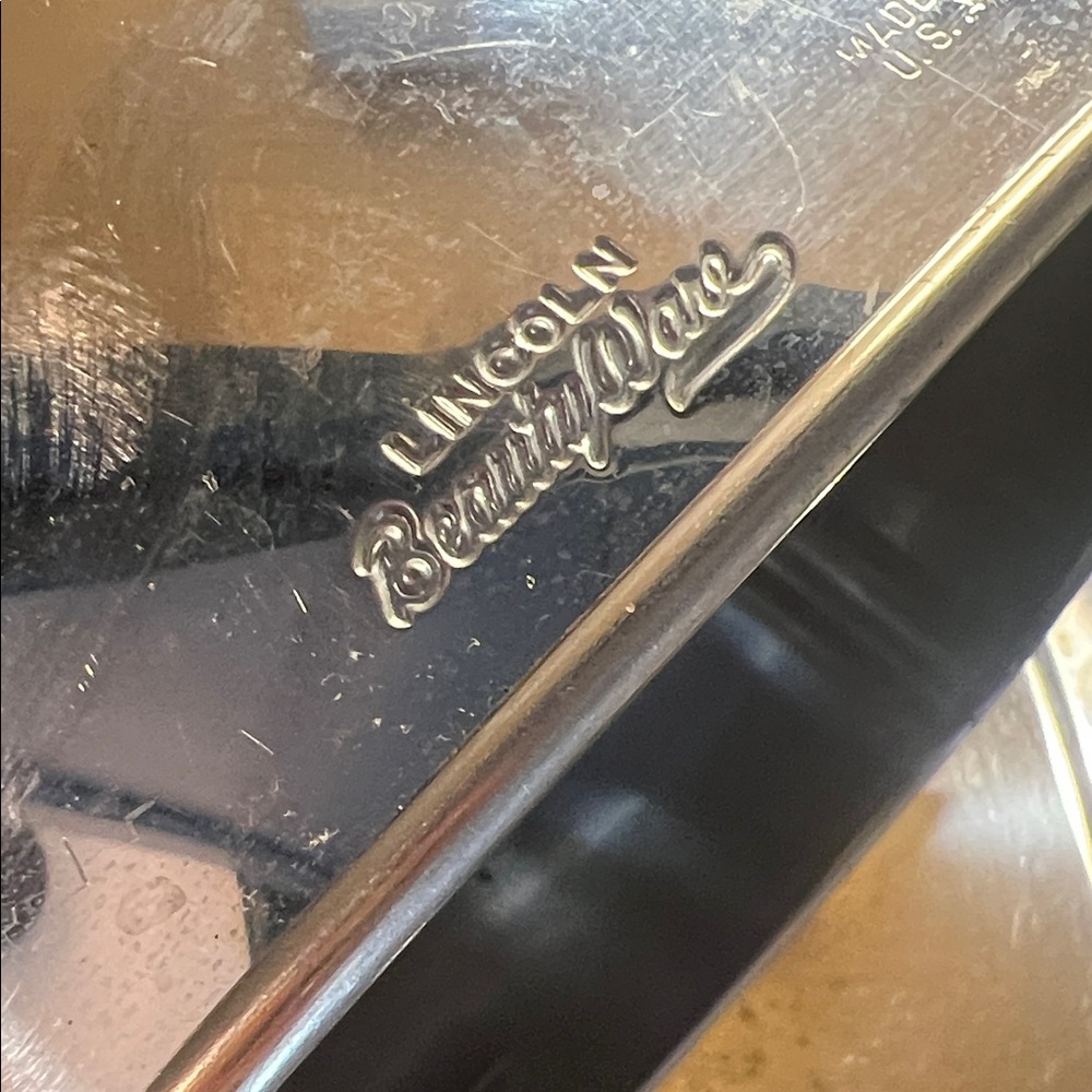 Vintage 11x11x5.5 Lincoln Beauty Wear Chrome Cake Keeper with Wooden Handle - Picture 9 of 9